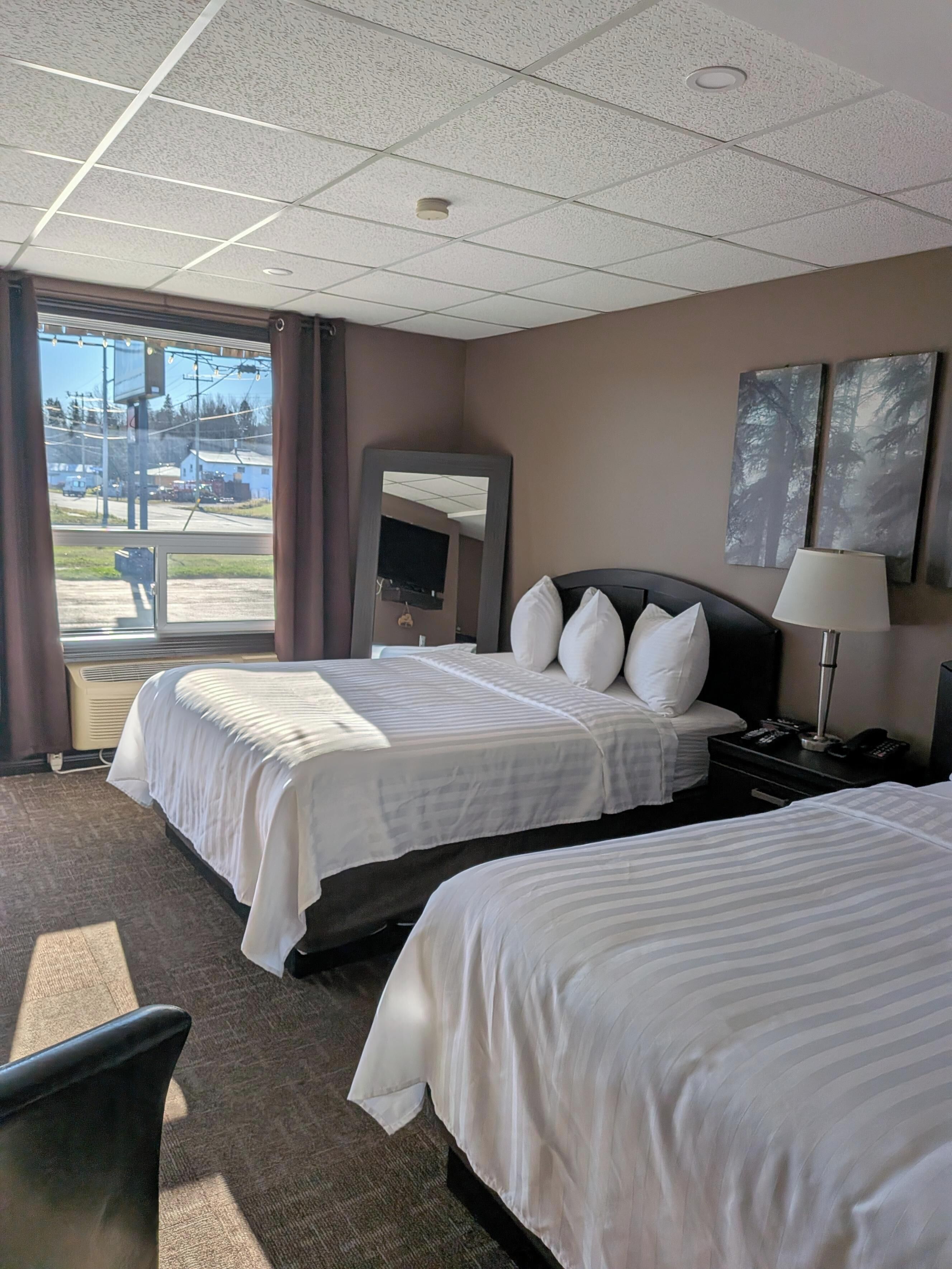 Værelse - 2 queensize-senge - stueetage