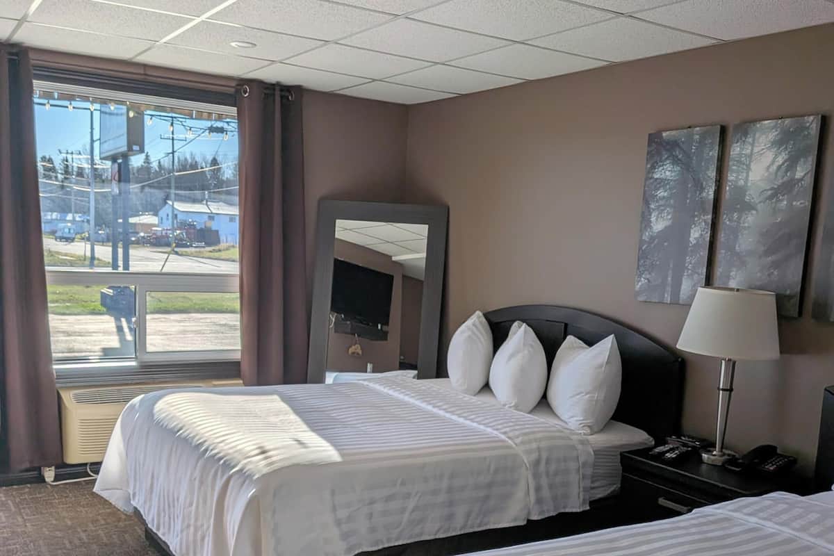 Værelse - 2 queensize-senge - stueetage