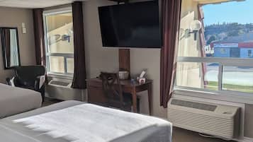 Room, 2 Queen Beds, Kitchenette