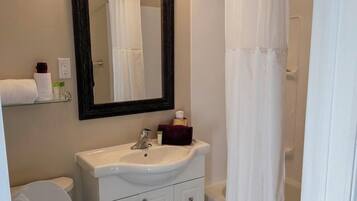 Combined shower/bathtub, towels, soap, shampoo