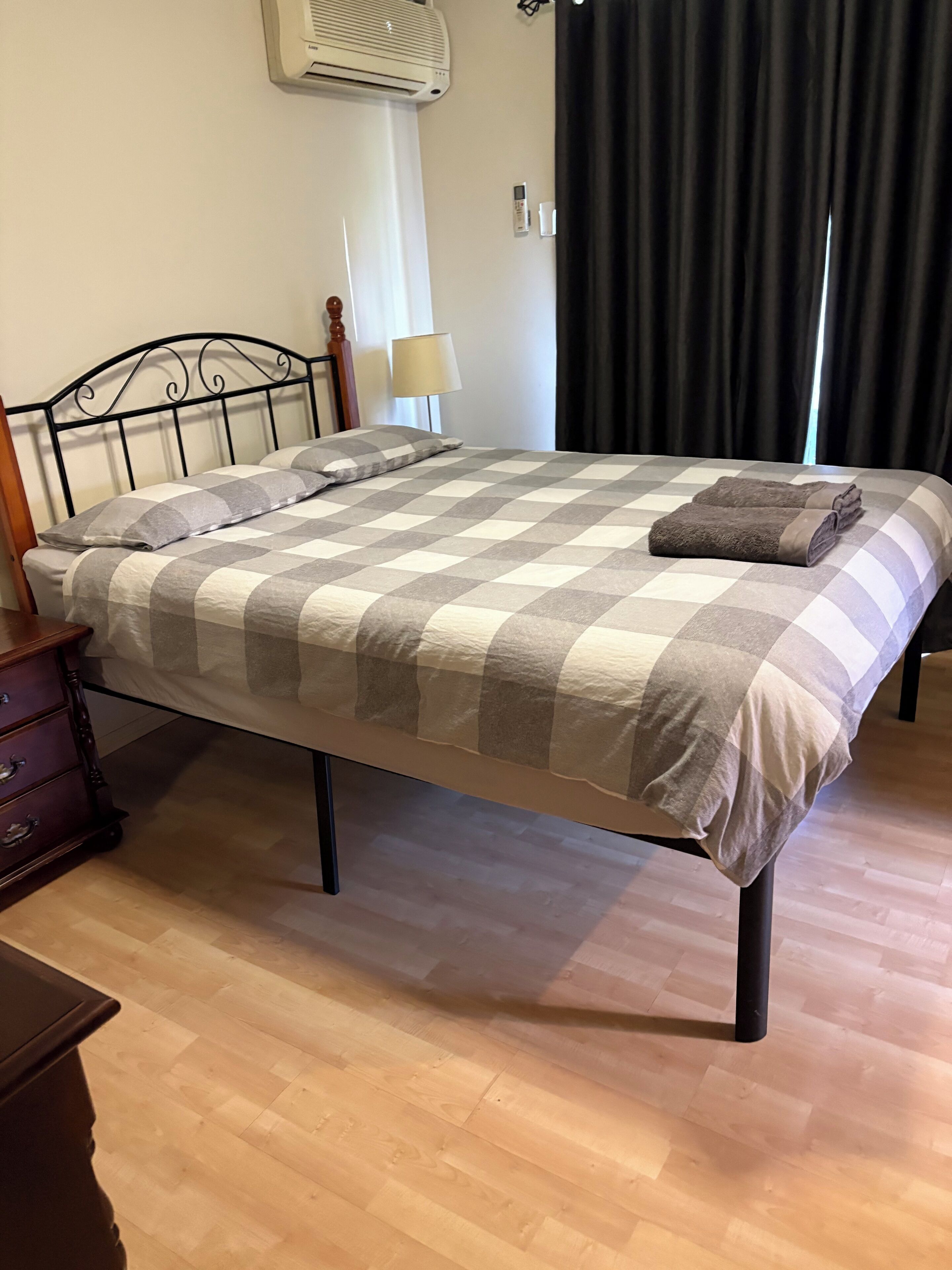 4 bedrooms, desk, iron/ironing board, free WiFi