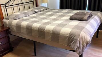 4 bedrooms, desk, iron/ironing board, free WiFi