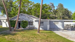 Exterior - Tampa Pool Property with 4 Apartments (Tampa)