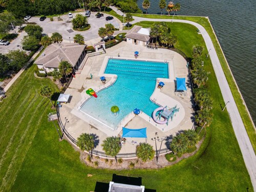 Tampa Pool Property with 4 Apartments