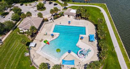 Tampa Pool Property with 4 Apartments
