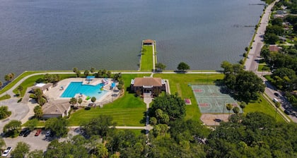 Tampa Pool Property with 4 Apartments