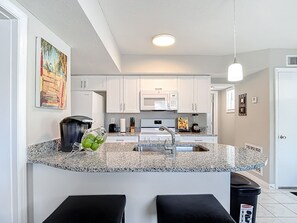 Private kitchen - Tampa Pool Property with 4 Apartments (Tampa)