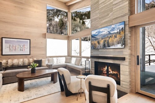 Ski-In/Ski-Out Aspen Chalet for 8 at Lift 1A with Pool, Hot Tub, Tennis Court & A/C