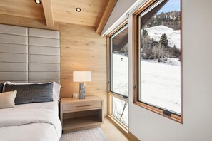 Iron/ironing board, free WiFi, bed sheets - Ski-In/Ski-Out Aspen Chalet for 8 at Lift 1A with Pool, Hot Tub, Tennis Court & A/C (Aspen)