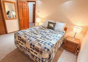 3 bedrooms, iron/ironing board, free WiFi, bed sheets - Cozy Mountain Retreat in the heart of McCall (McCall)