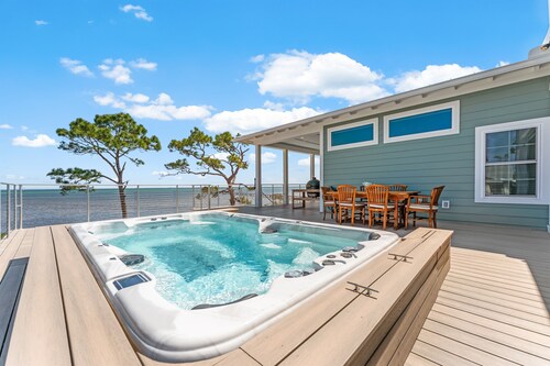 KING'S BAY - Bayfront 5-Bedroom House in N. Cape San Blas, FL with Beach Access