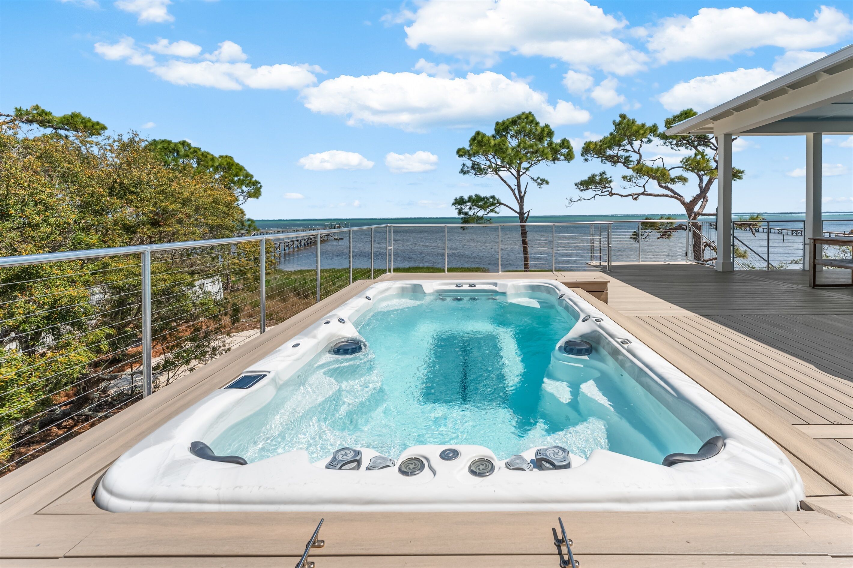 Tina de hidromasaje al aire libre