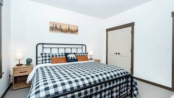 5 bedrooms, iron/ironing board, travel crib, free WiFi