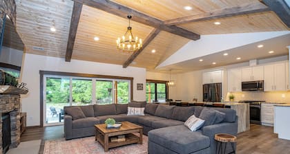 The Retreat at Packwood - Mt. Rainer - Hot Tub, Fire Pit & River Access