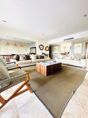 Living area - Beautiful Beachfront Garden House in Playa Mujeres (Quintana Rio)