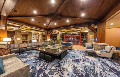 Resort with 1 bedroom and AC in tranquil South Lake Tahoe - 1block from casinos