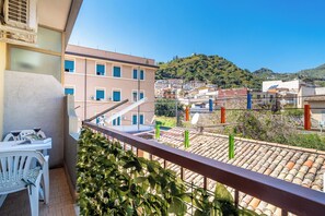 Outdoor dining - Gabriel House (Taormina)