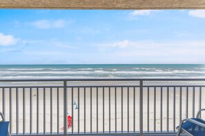 On the beach - Unobstructed Oceanfront Views | 2 Balconies | Quiet Coastal Escape (New Smyrna Beach)