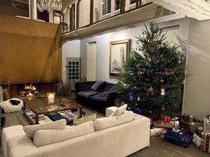 Luokittelematon kuva, 5 kautta 65, painike