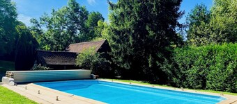 Charming estate for up to 20 people, 1 hour from Paris, Quiet, heated pool