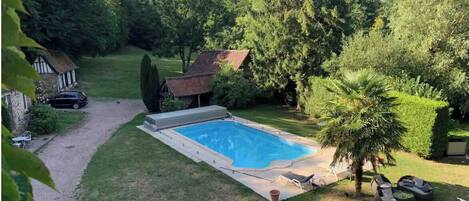 Outdoor pool, a heated pool