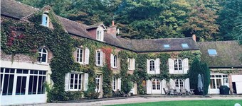 Domaine charmant jusqu'à 20 personnes à 1h de Paris, Calme, piscine chauffée