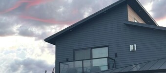 Cozy 1bedroom/1 bath/couch in cozy Bismarck-close to airport -over looking water