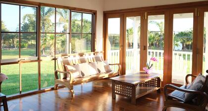 Waterfront retreat w/private dock, kayaks & animal encounters