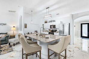 Interior - Life is Good! Gulf Access, Heated Pool & Spa, Paddleboards - Princeton Pura Vida - Roelens (Cape Coral)