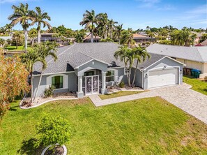 Exterior - Life is Good! Gulf Access, Heated Pool & Spa, Paddleboards - Princeton Pura Vida - Roelens (Cape Coral)