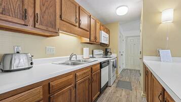 Coffee/tea maker, microwave, oven, stovetop
