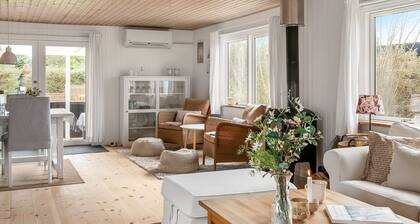 "Nikica" - from the sea by Interhome