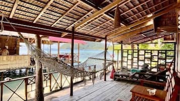 Doppia Superior, balcone, di fronte alla spiaggia | Terrazza/patio