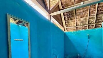 Superior Double Room, Balcony, Beachfront | Bilik Mandi