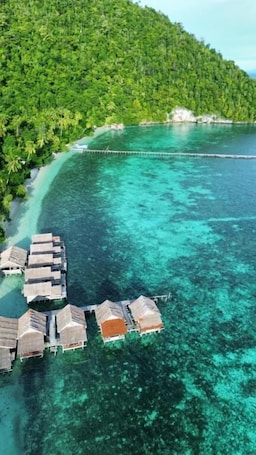 Deluxe Double Room, Balcony, Overwater | Beach. Gibran Dive Guest House