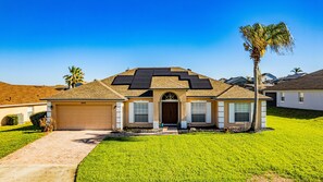 Exterior - Upgraded Home - Private Pool - Near Disney (Davenport)