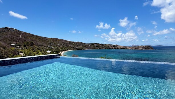A clear blue pool with a view of a coastal landscape and a distant island. - New - Modern Coastal Villa, Walk To Beach (Port Elizabeth)