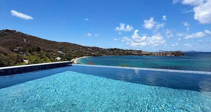 New - Modern Coastal Villa, Walk To Beach