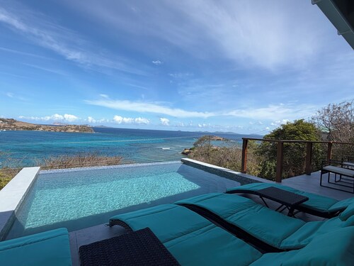 New - modern ocean view villa, 3 mins walk to Beach