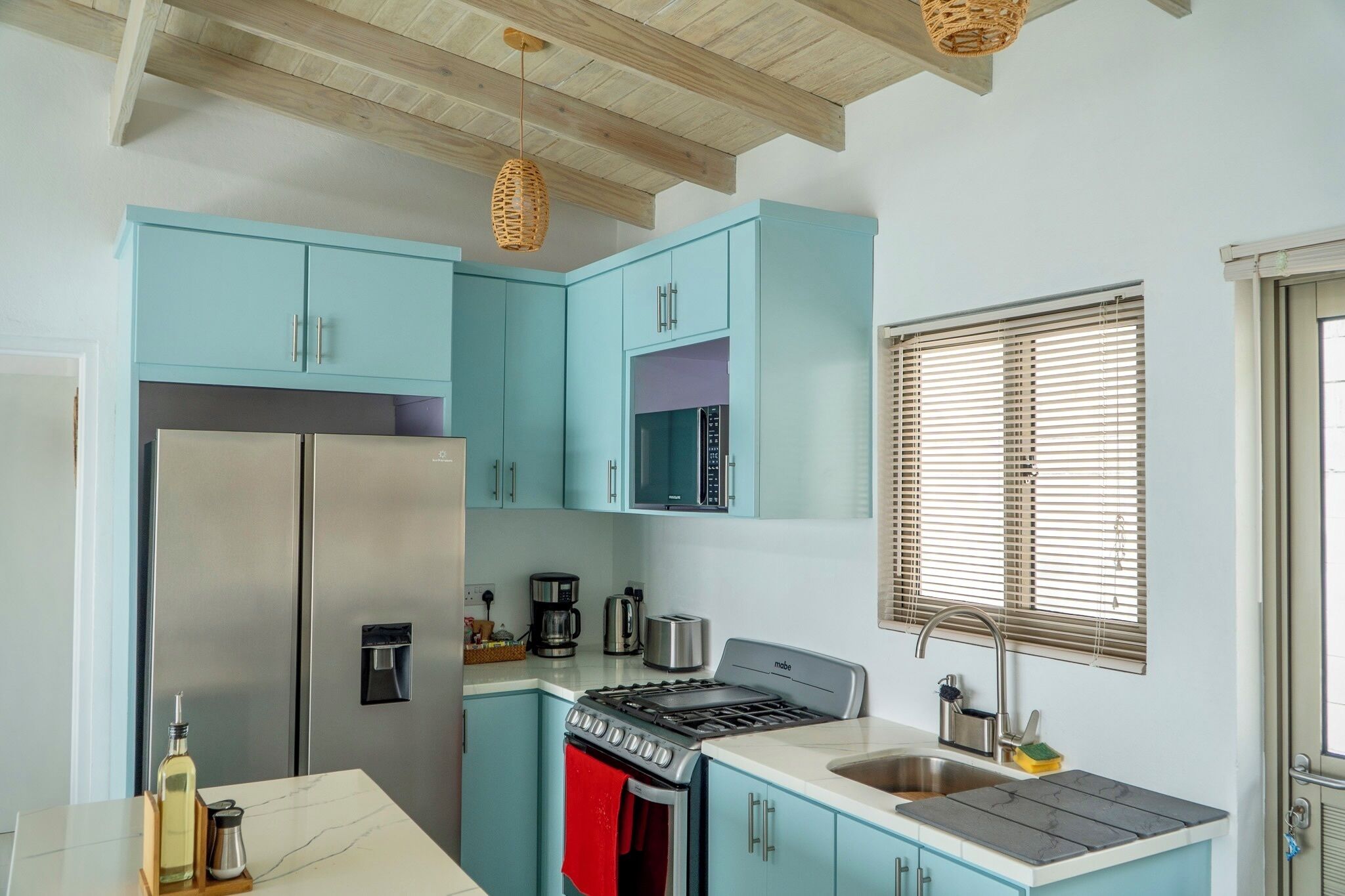 Coffee/tea maker, fridge, microwave, oven