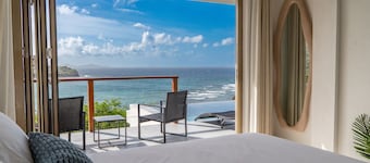 New - Modern Coastal Villa, Walk To Beach
