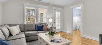 Seabreeze Cottage at Oak Island - 2Bed/2Bath near Beach - Private and Peaceful