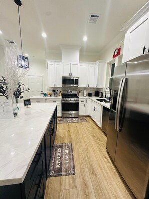 Private kitchen - Oasis Houston NRG Y MD Lodging (Houston)