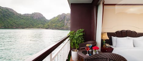 Junior Cabin, Beach View | Property grounds
