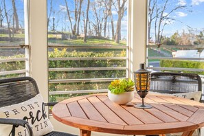 Dining - Upscale Condo w Gorgeous Lake View_Community Pool_Near Sdc_Free Daily Tickets_Mini Golf_Lake Access (Kimberling City)