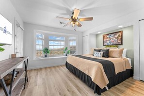 Free WiFi, bed sheets - Upscale Condo w Gorgeous Lake View_Community Pool_Near Sdc_Free Daily Tickets_Mini Golf_Lake Access (Kimberling City)