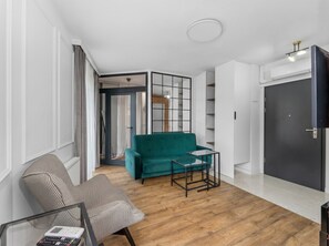 TV - Limanowskiego Modern Loft Apartment (Kraków)