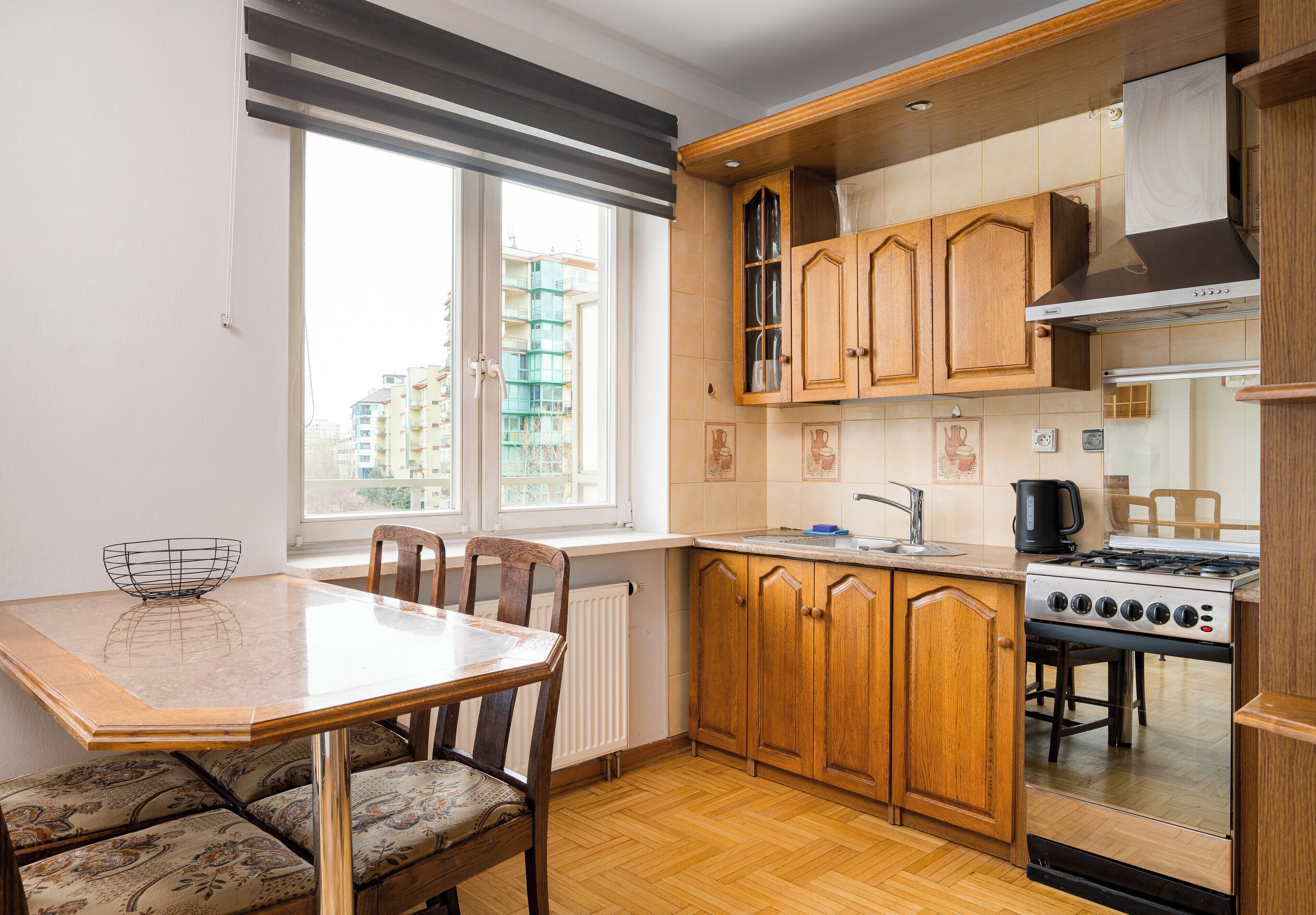 Refrigerador, microondas, placa de cocina, cafetera/tetera