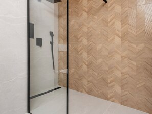 Shower, hair dryer, towels - Srebrzyńska Deluxe Apartment (Łódź)