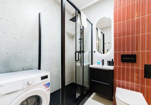 Shower, hair dryer, towels - 23 lutego Central Studio (Poznań)